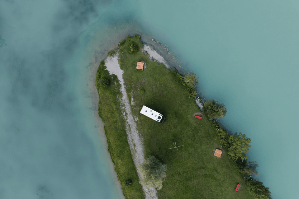 Wohnmobil auf einer kleinen Insel – Freiheit pur
